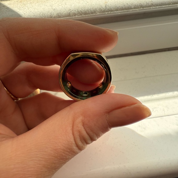 Oura Ring Gen 2 Heritage Gold Size 7 - Picture 6 of 8